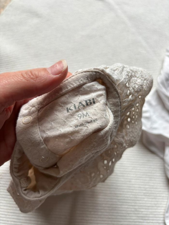 Lot de 2 bodys 9 mois Kiabi Vertbaudet tbe - photo numéro 3