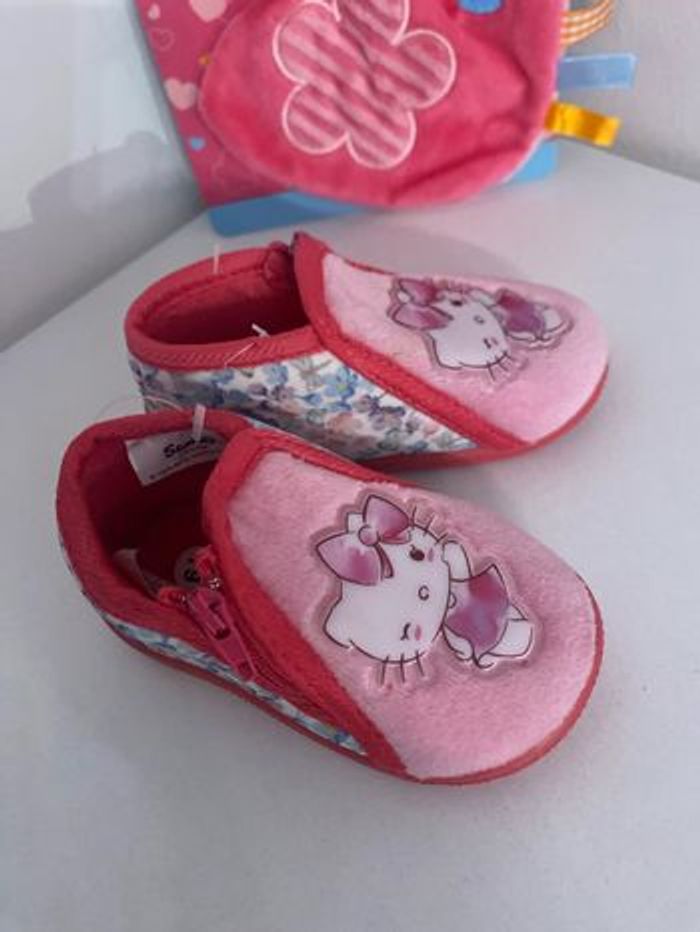 Lot  Hello kitty : chausson et doudou - photo numéro 2
