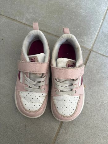 Puma rose et blanche