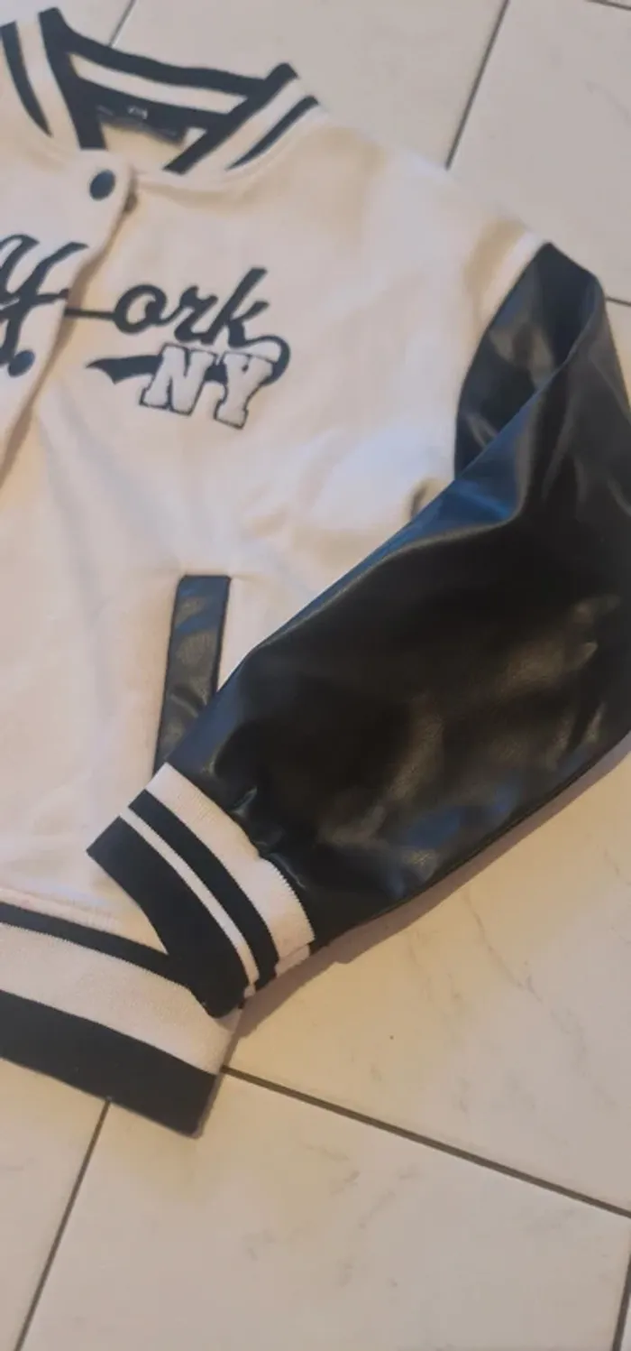Blouson mi saison. 9/10ans - photo numéro 2