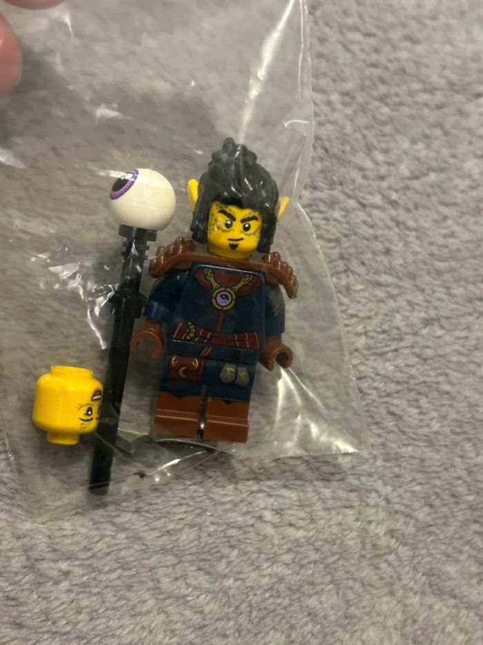 Minifigurine lego 71047 série dungeons & dragons occultiste gith