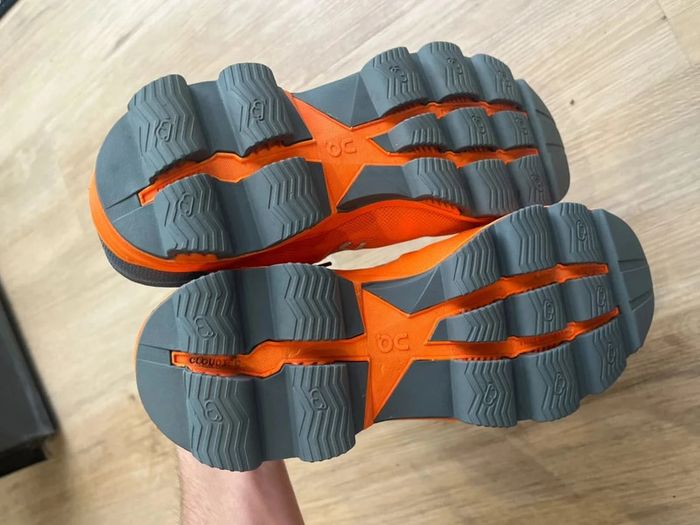 On Running CloudSurfer 40 - photo numéro 4