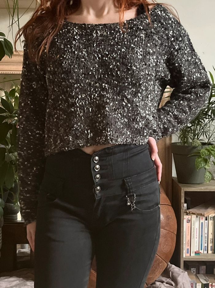 Pull crop en maille épaulés dénudées - noir, gris et blanc - photo numéro 3