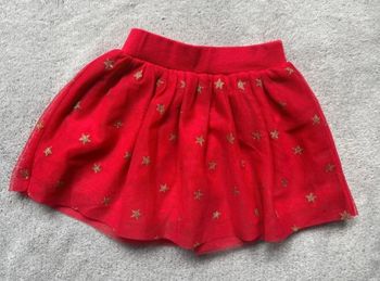 Jolie jupe rouge, 12 mois