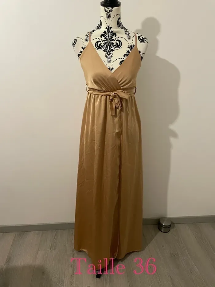 Robe de soirée longue taille 36 à bretelle cache cœur effet portefeuille
