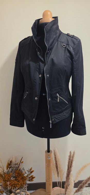 Blouson court aspect satiné
