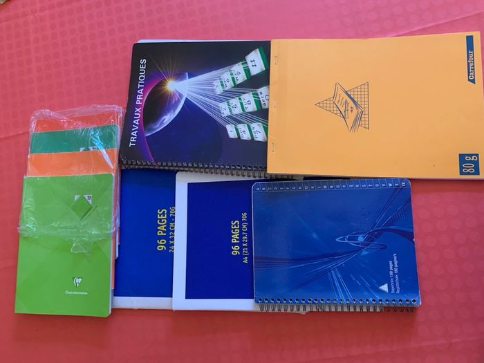 Lot cahiers fournitures scolaires