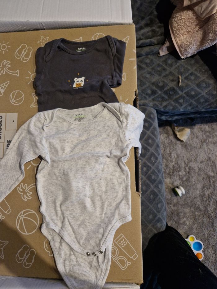 Lot 2 Bodies manche longue 9 mois