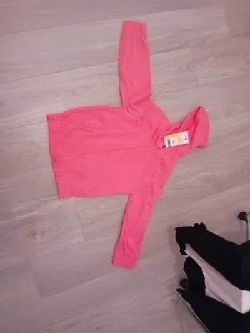 Veste jogging neuve 6 ans