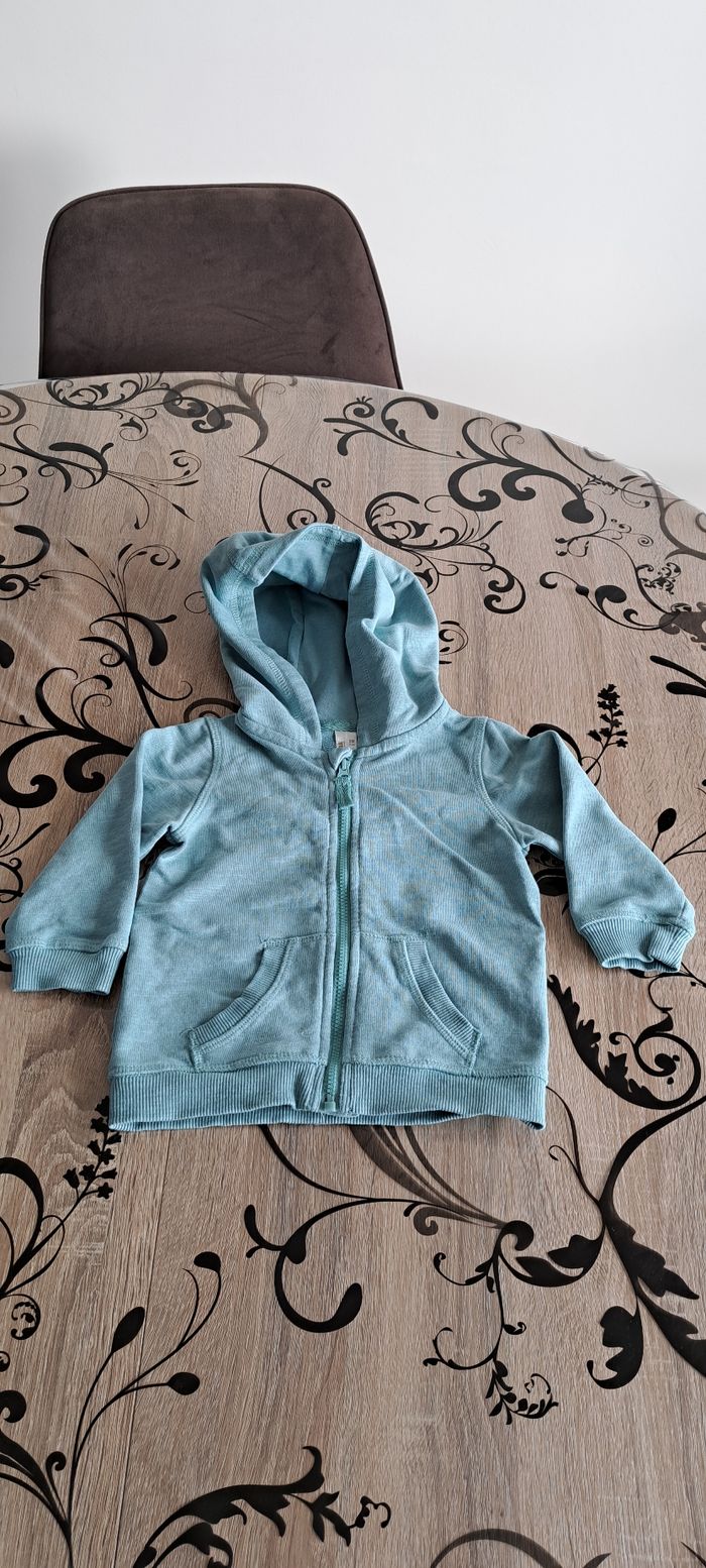 Veste zippée à capuche Taille 9 mois