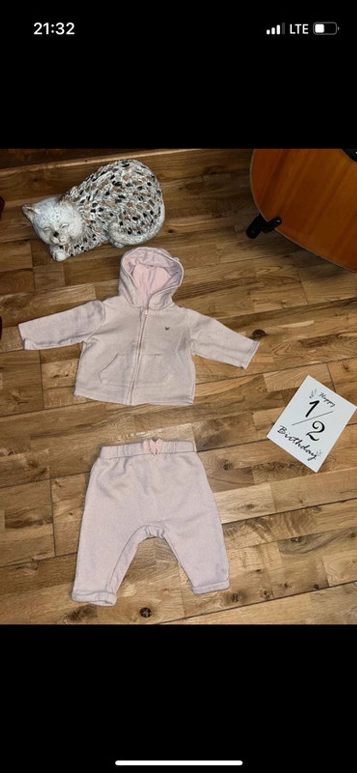 Joli jogging rose clair très bon état kiabi 6 mois