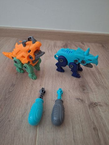 Dinosaures  à construire/ visser