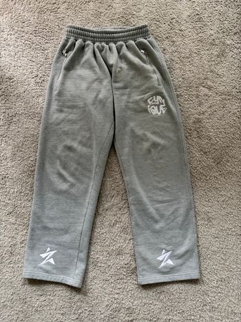 Jogging gris large baggy coupe droite cynique