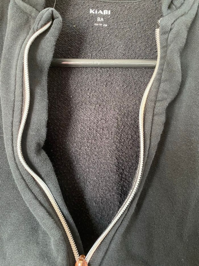 Veste noire à capuche  Kiabi  8 ans  3€ - photo numéro 5