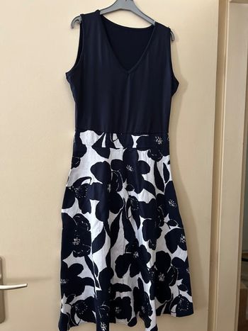 Robe neuf sans étiquette jamais porté taille S