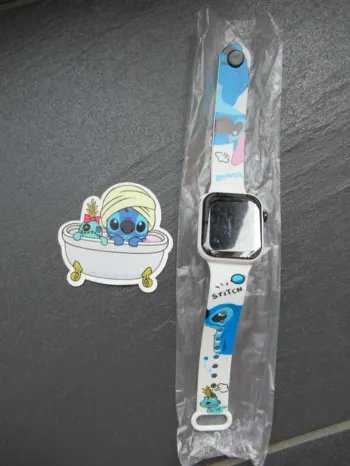 Montre numérique / digitale Stitch neuve
