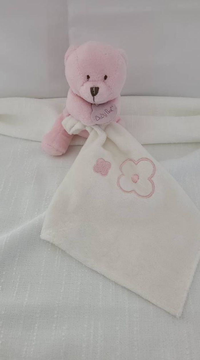 Doudou ours rose mouchoir fleurs babynat