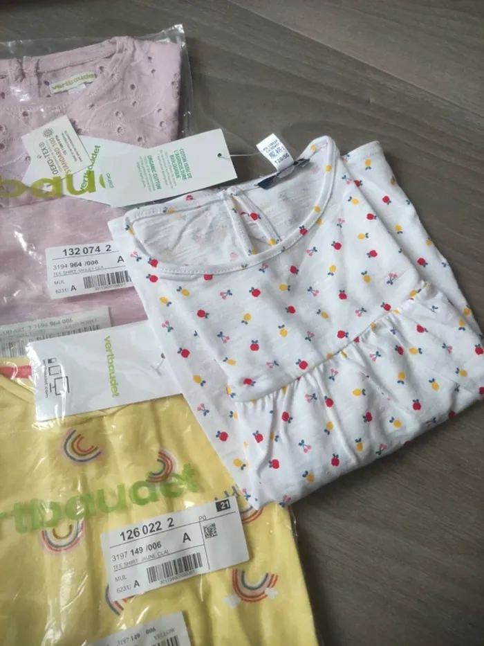 Lot de 6 tee shirts manche courte Vertbaudet et Okaïdi neuf avec étiquette taille 6 ans - photo numéro 4
