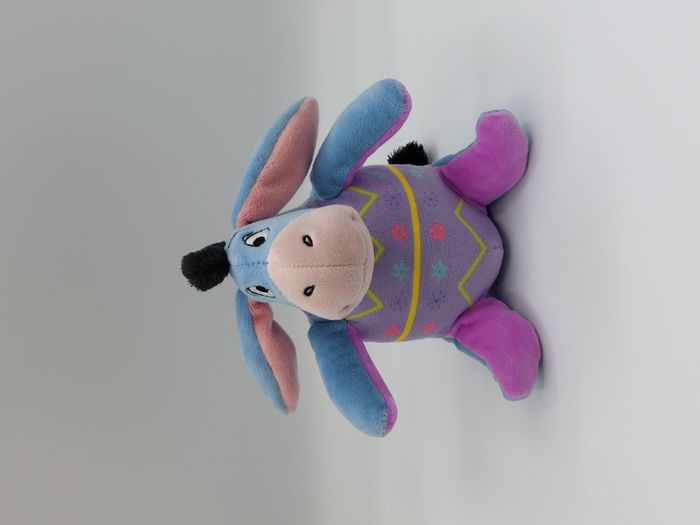 Petite peluche âne Bourriquet mauve bleu DISNEY NICOTOY déguisé en œuf de Pâques 16 cm