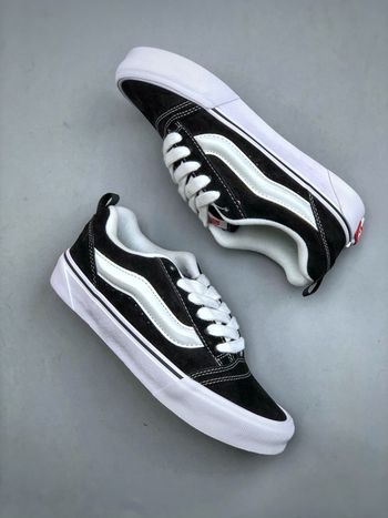 38：En stock : baskets Vans Knu Skool