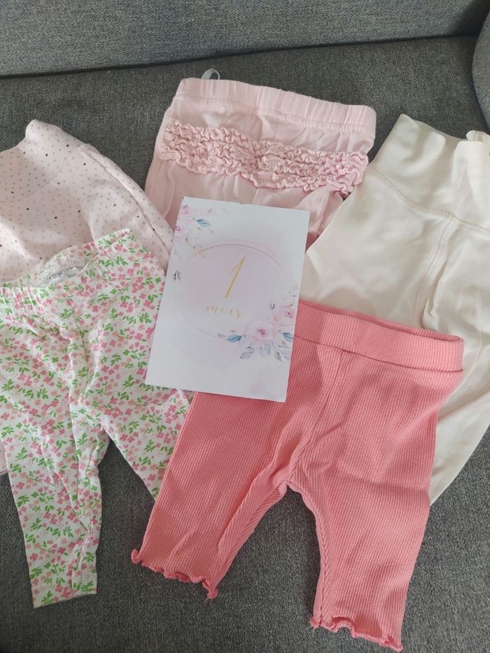 Lot  5 leggings 1 mois
