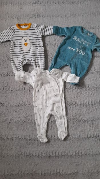 3 pyjamas naissance