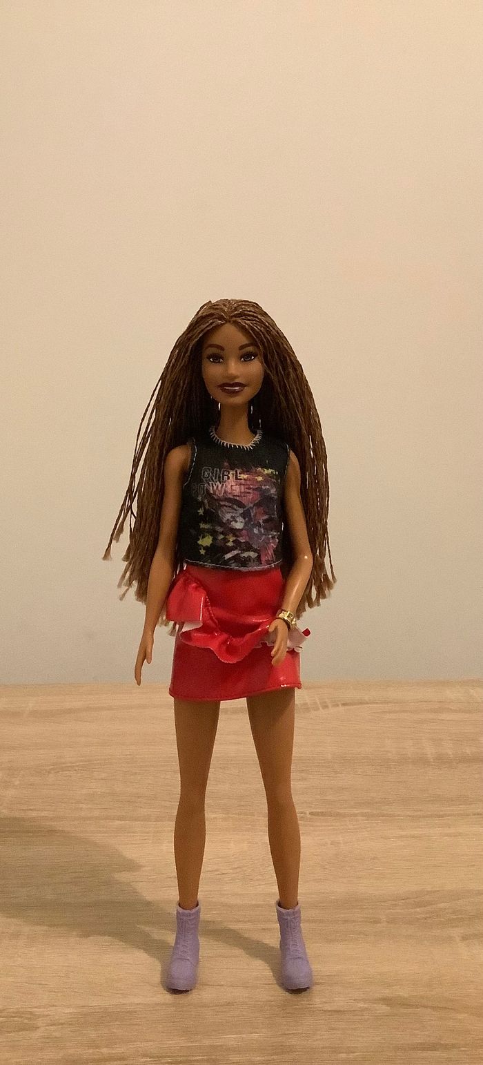 Barbie Fashionistas avec cheveux longs tréssés