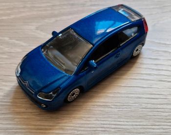 Citroen C4 bleue 1/43 bburago en très bon état