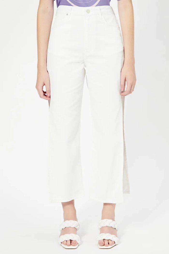 Jean Bershka blanc ouvert sur les côtés