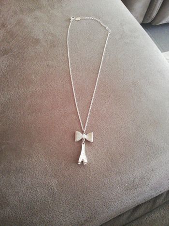 Collier avec tour eiffel