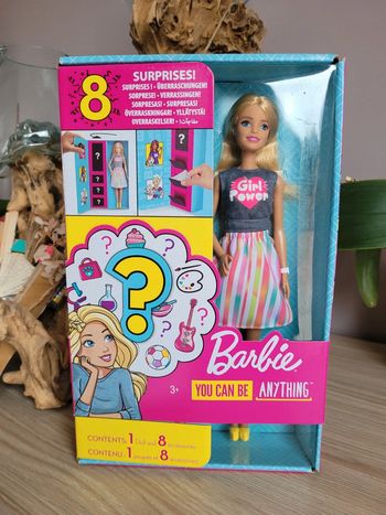 Barbie 8 surprises neuve