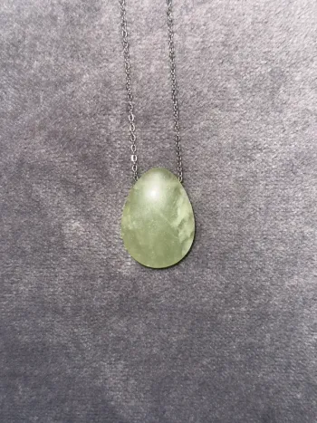 Collier avec pierre jade