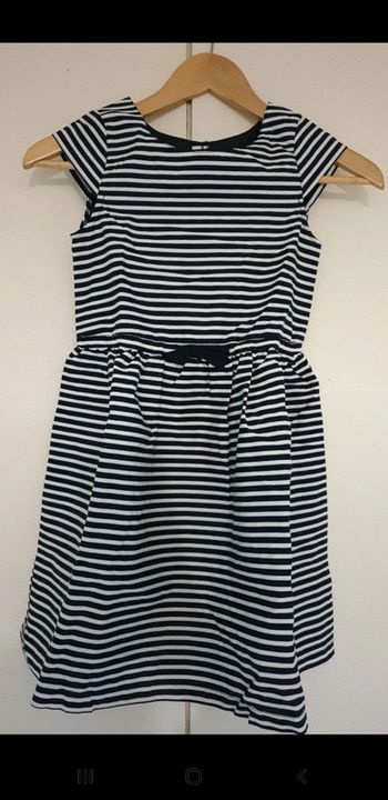 Robe a lignes 8 ans neuve