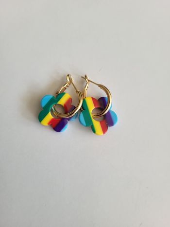 Boucles d'oreilles créoles fleurs multicolores