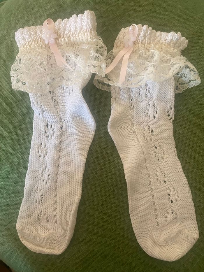 Robe cérémonie avec chapeau et chaussette TBE taille 3/4 ans - photo numéro 7