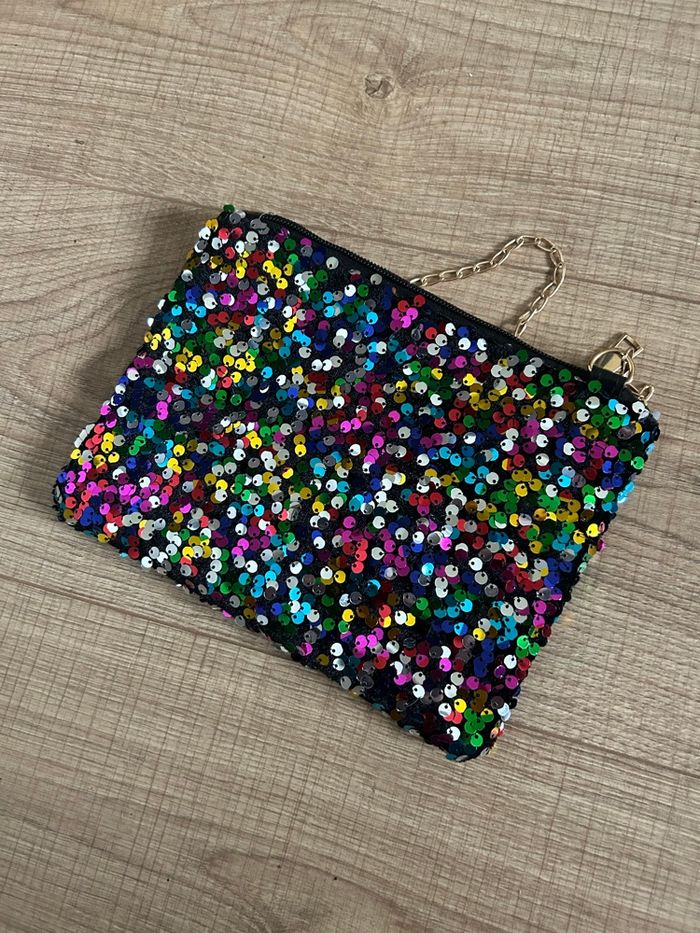 Pochette multicolore en sequins jamais portée - photo numéro 2