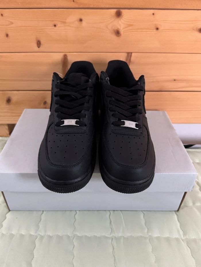 Nike Air Force 1 Low '07 Noir  Taille 42 - photo numéro 2