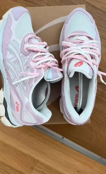 Asics nyc gel rose taille 38