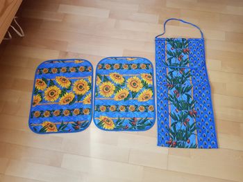 2 sets de tables + range pain vent du sud