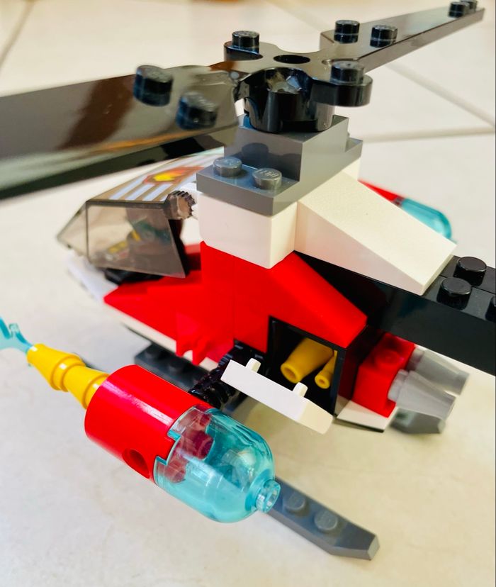 Lego 7238 - hélicoptère de pompiers - photo numéro 5