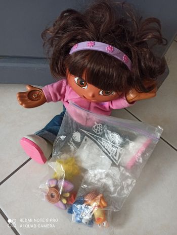 Poupée Dora et accessoires