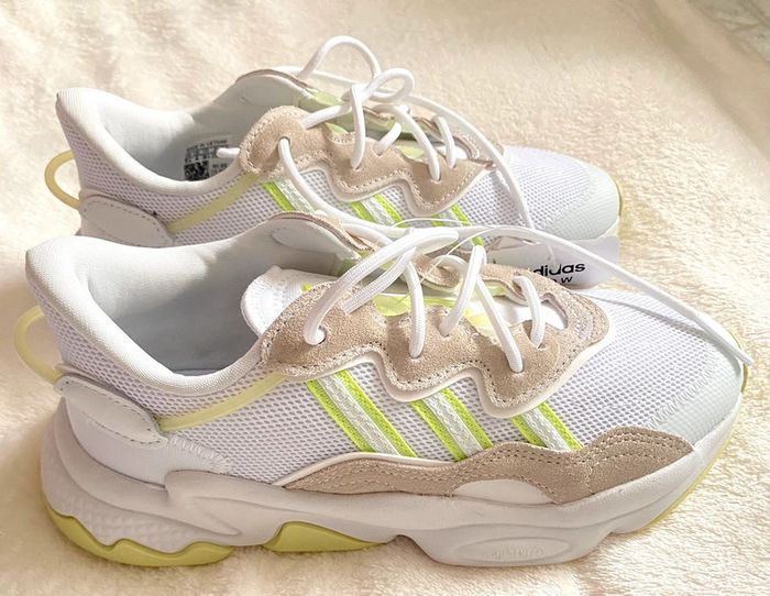 Baskets Adidas Ozweego Pointure 36 - photo numéro 2