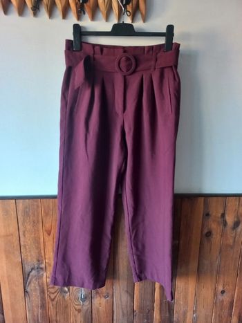 Pantalon large aubergine avec ceinture