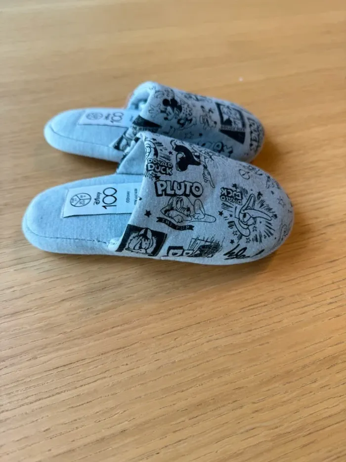 Chaussons Disney 100 Mickey et ses amis gris taille 27 neuf