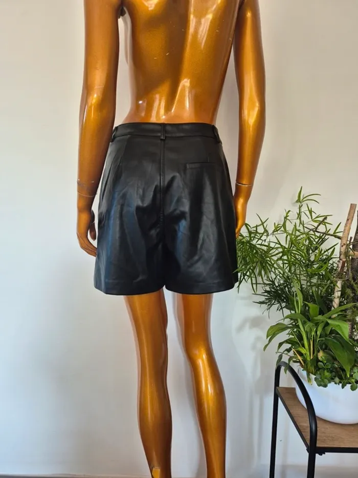 Short Noir avec Boutons Femme Taille M/38 - photo numéro 2