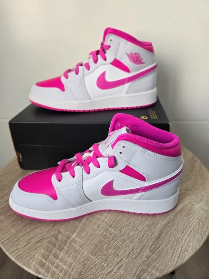 Nike Air Jordan 1 mid taille 37,5 neuves blanc rose fuchsia - photo numéro 3