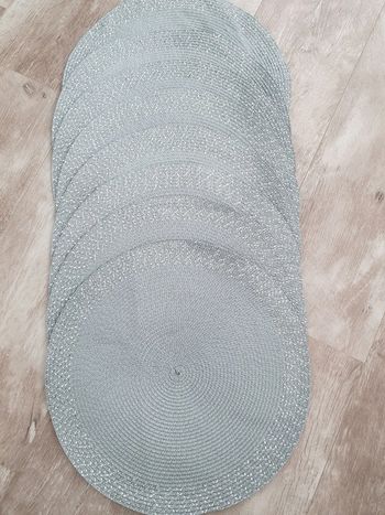 Jolis sets de table gris