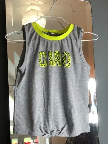 débardeur gris et fluo 12 ans