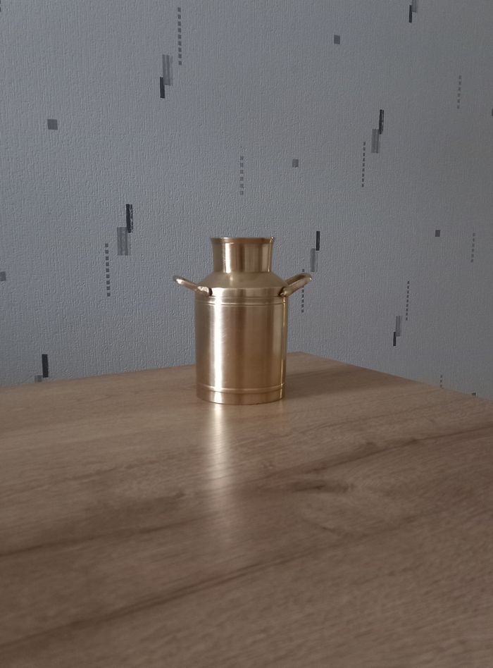 Pot à lait ancien en laiton massif. - photo numéro 2