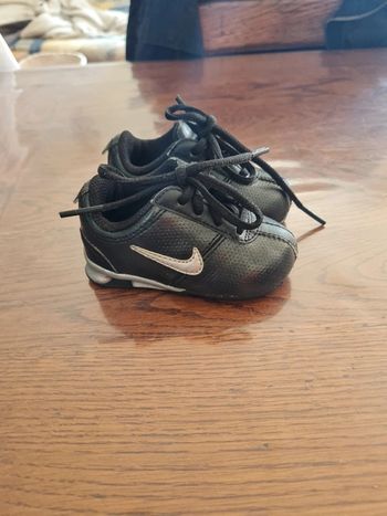 Tennis Nike taille 18